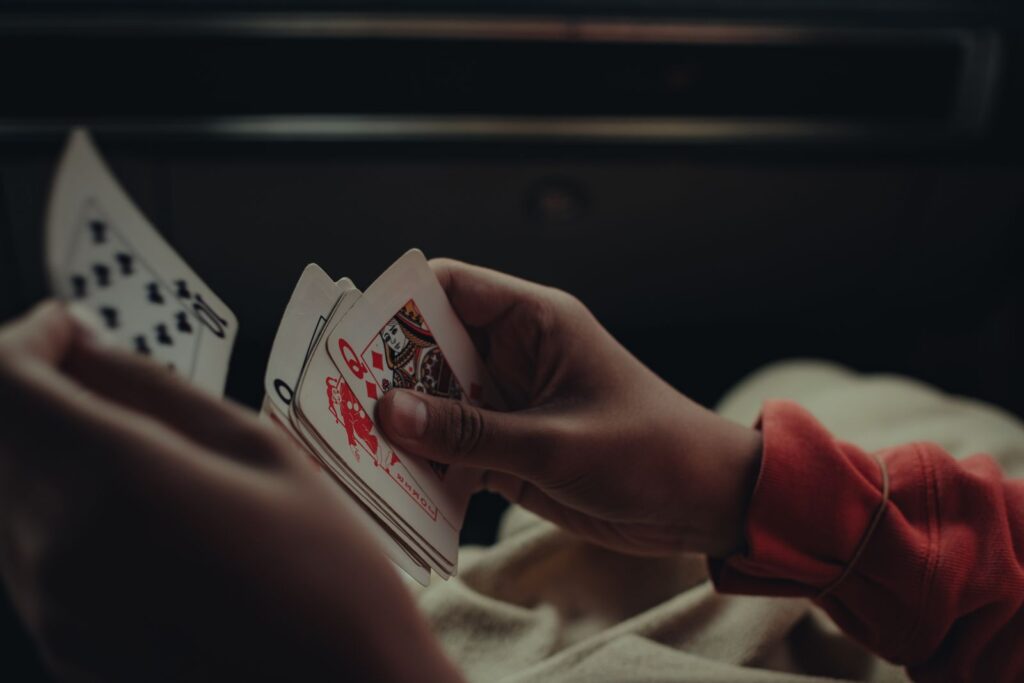 AI practice, private tables and online play in Ironjaw Indian Rummy